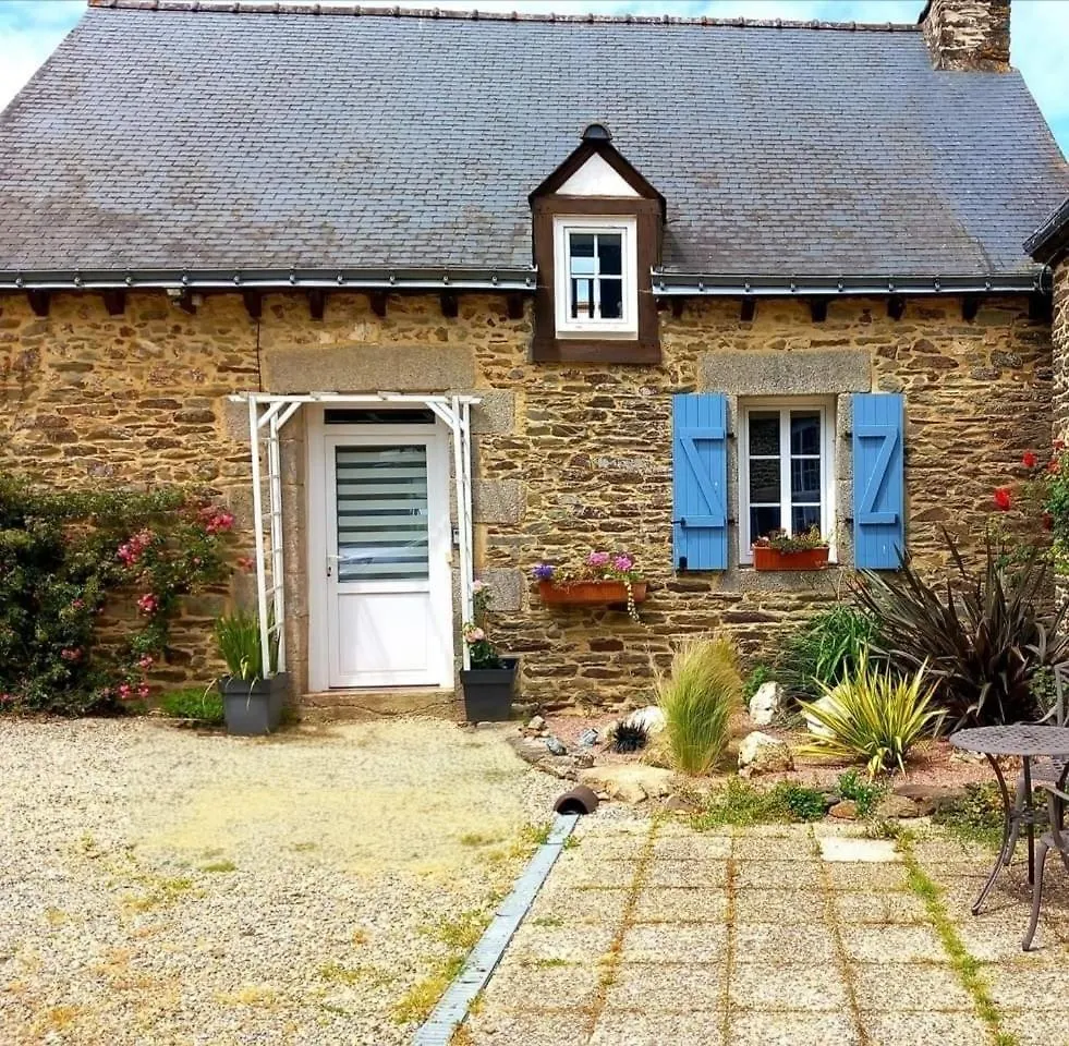 Cottage Lavandes Et Cottages Roses Credin