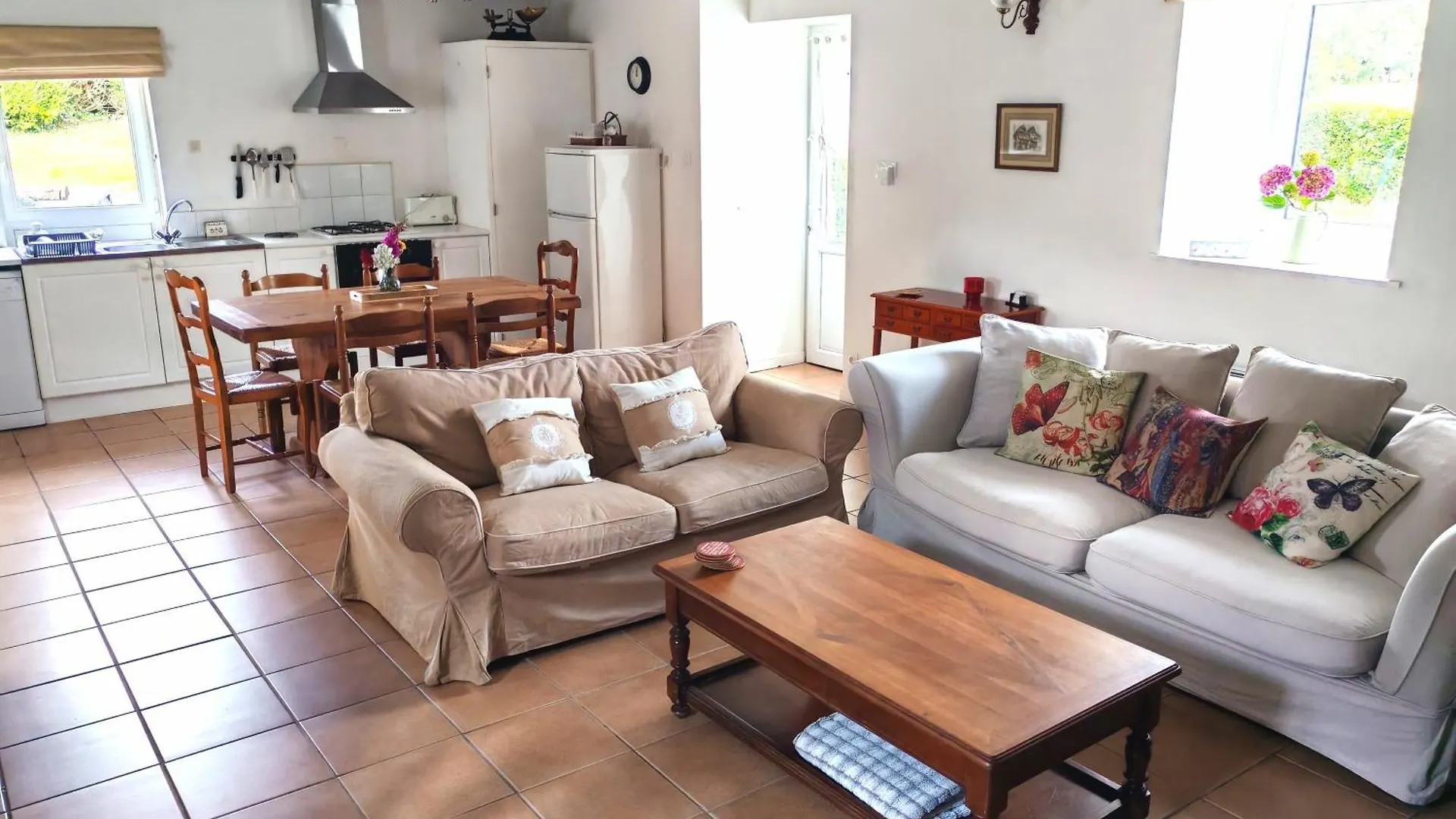 Cottage Lavandes Et Cottages Roses Credin 펜션