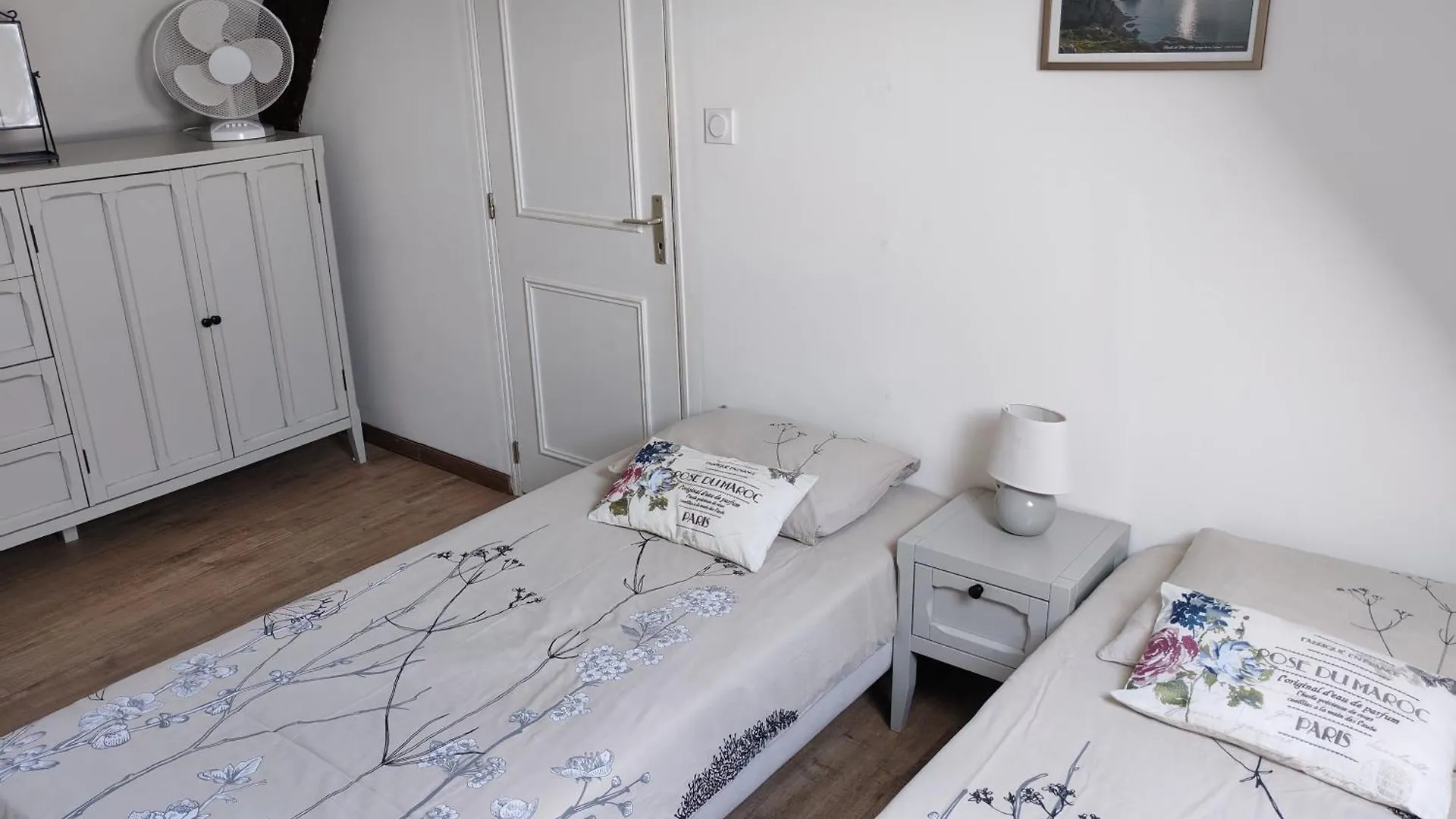 펜션 Cottage Lavandes Et Cottages Roses Credin