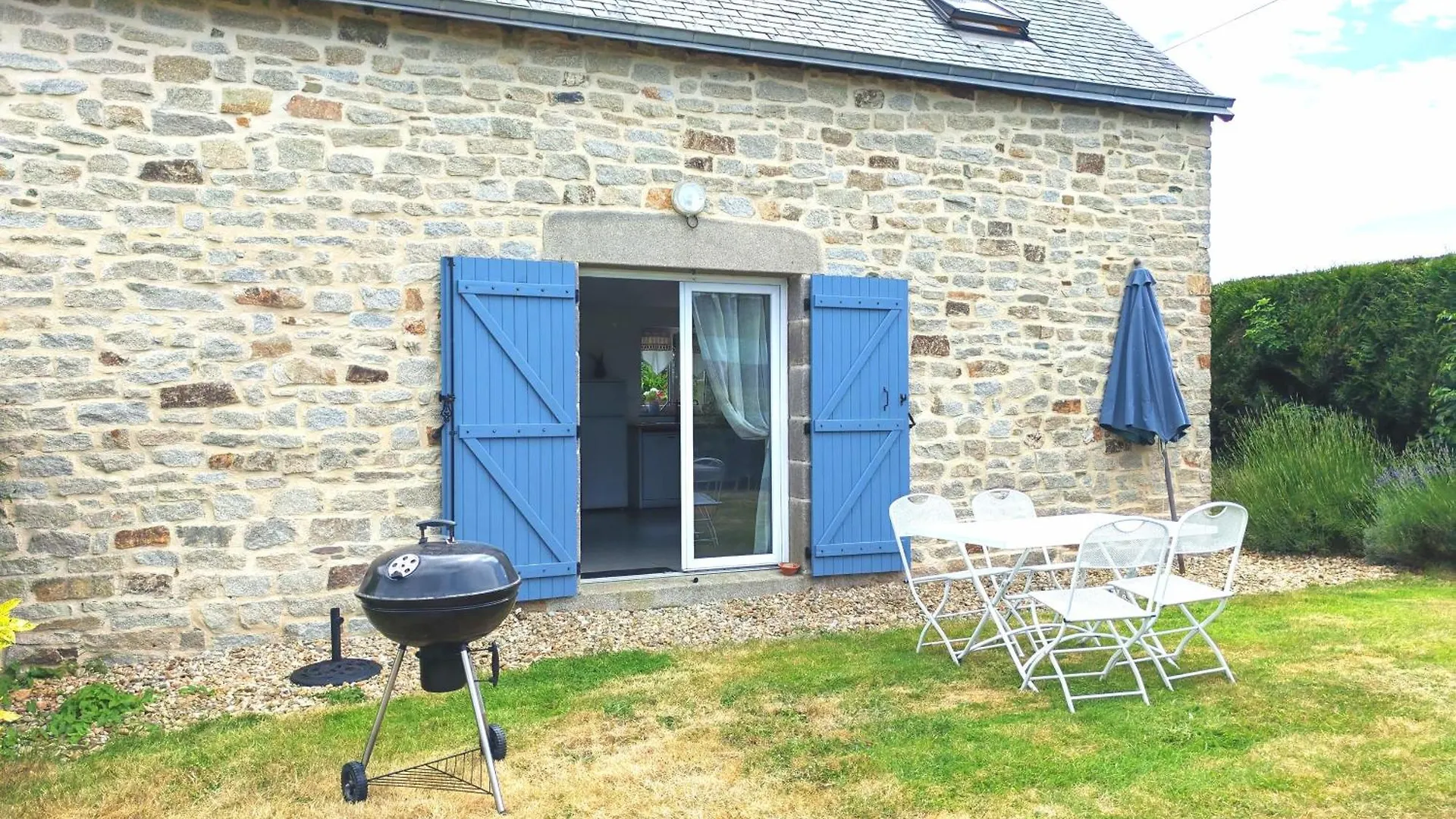Cottage Lavandes Et Cottages Roses Credin 프랑스